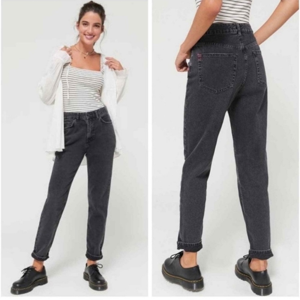 BDG Mom Jeans Size 24
